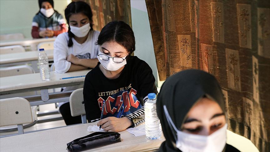 &Ouml;ğrencilerin y&uuml;zde 98'i tercih ettikleri okullara yerleşti
