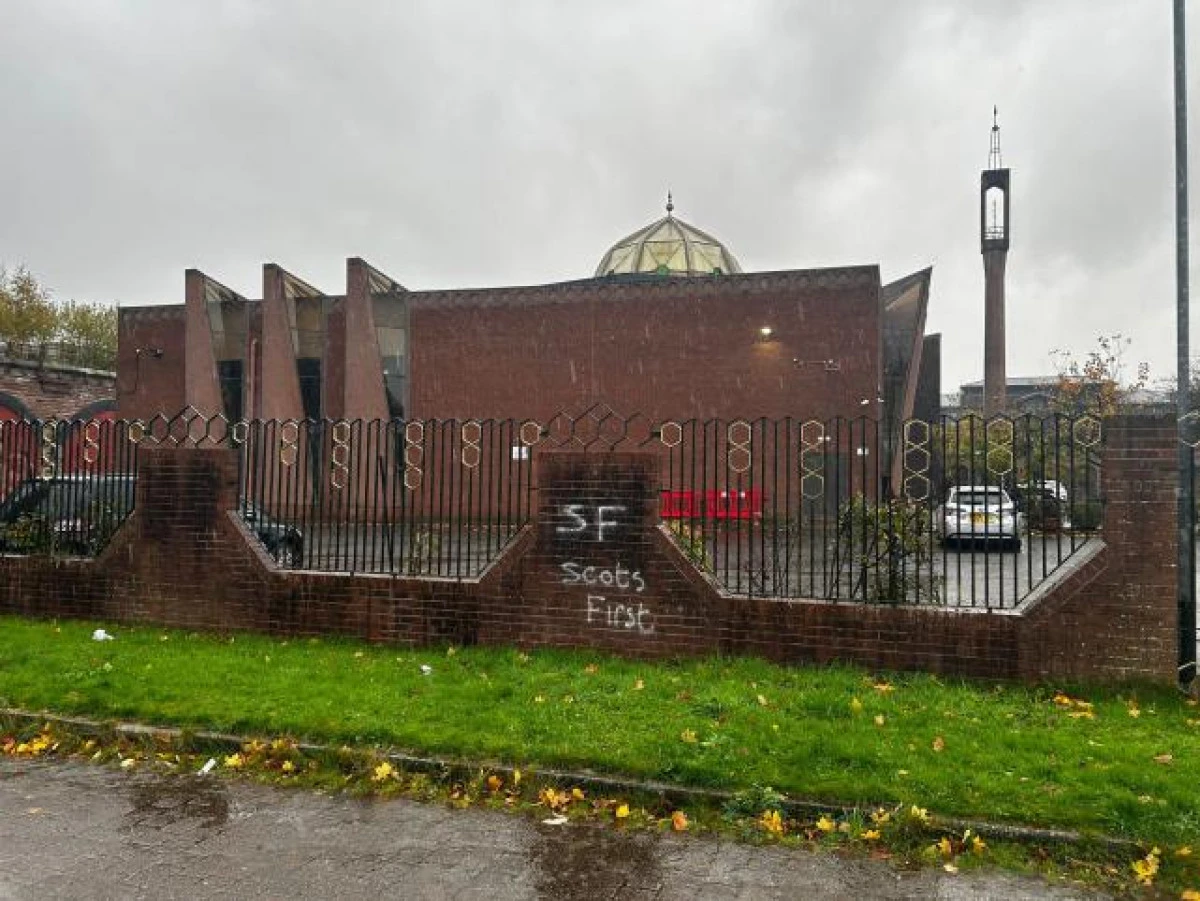 Glasgow Merkez Camii, Glasgow'da protesto nedeniyle kapatıldı.
