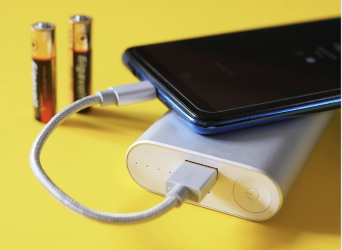 Havacılık otoritesinden uyarı: Powerbankleri bagaja koymayın