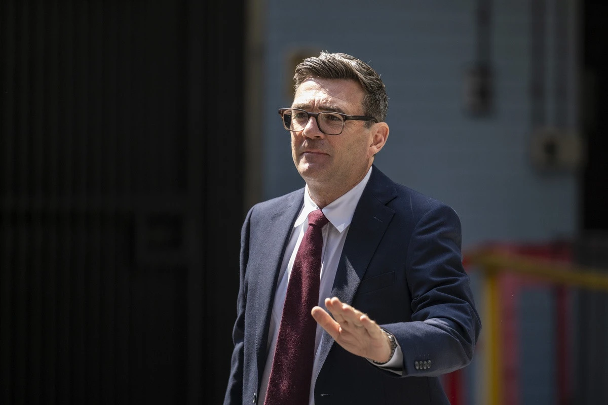 İngiltere Başbakanı Burnham Zelenskiy'e dayanışma mesajı verdi, yaptırımlar s&uuml;recek