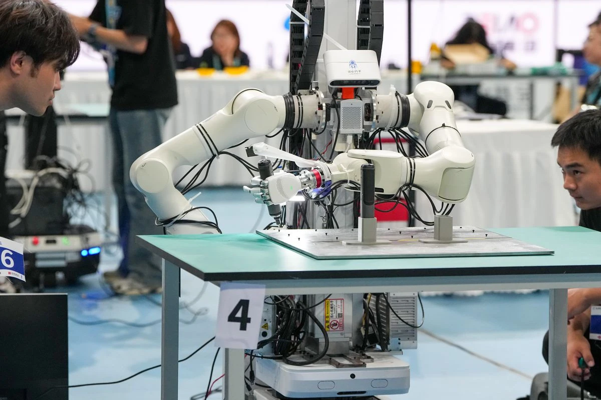 İnsansı Robotlar Beijing'de Yarışıyor