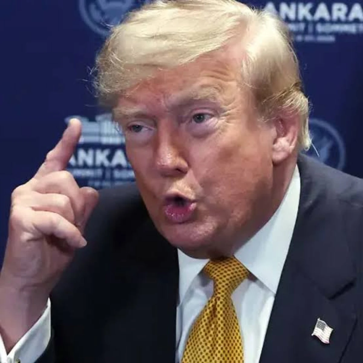 Trump'tan İran'a g&ouml;zdağı: Tamamen yok ederiz